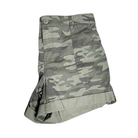 New with Tags Sanctuary Social Standard Women's Hero Relaxed Camo Utility Shorts - Picture 6 of 16